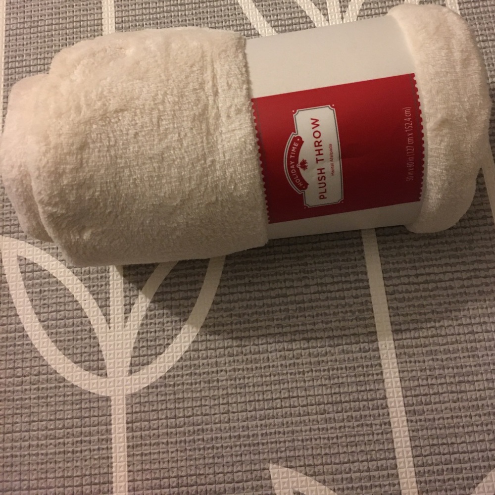 PLUSH THROW